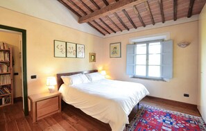 4 makuuhuonetta, silitysrauta/-lauta, vauvan matkasänky, ilmainen Wi-Fi