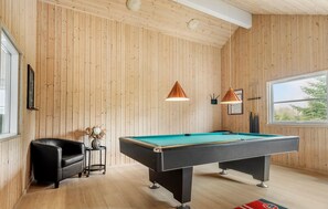Games room - Awesome home in Idestrup with sauna (Idestrup)