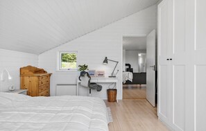 3 bedrooms, travel crib, free WiFi