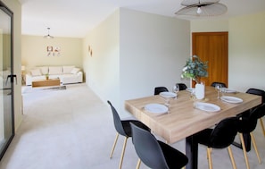 Dining - Lovely home in Puy St Martin (Puy St Martin)