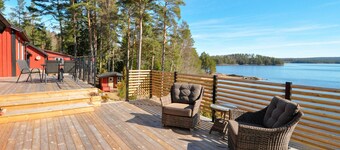 Beautiful home in årjäng with lake view