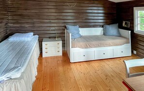 4 bedrooms, travel cot, free WiFi