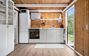 Fridge, coffee/tea maker