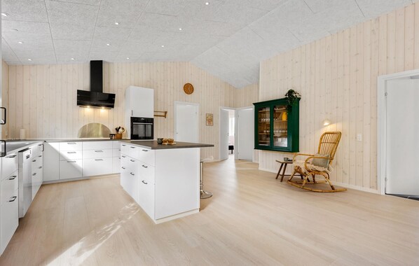 Køleskab, ovn, kogeplade, opvaskemaskine