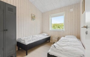 5 bedrooms, travel crib, free WiFi