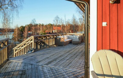 Nice home in Väto with house sea view