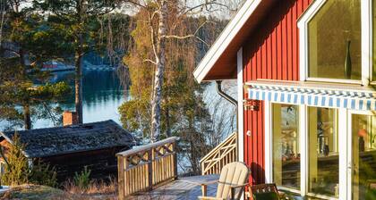 Nice home in Väto with house sea view