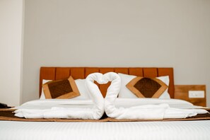 Deluxe Double Room, Balcony | Laptop workspace, free WiFi