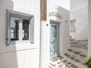 Exterior detail - Walkable distance from everything you need (Paros)