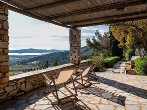 Unclassified image, 5 of 36, button