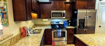 Mins to Ole Miss~Private Yard~Communal Pool~Grill