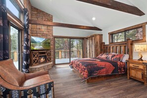 6 bedrooms, desk, iron/ironing board, travel cot