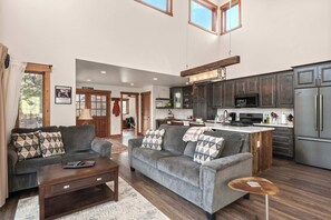 TV, peis og kontorer