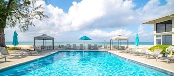 Beautiful 3 Bdr Oceanfront 7 Mile Beach Condo