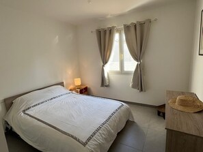 3 chambres, fer et planche à repasser, Wi-Fi, literie fournie