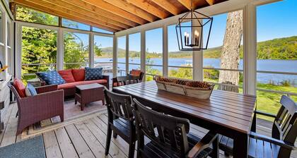 Waterfront Cottage Retreat By Evergreen Home