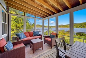 Smart TV, fireplace, offices