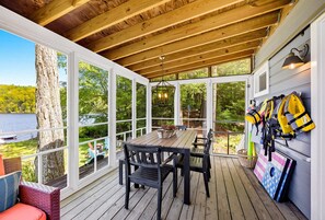 Outdoor dining - Waterfront Cottage Retreat By Evergreen Home (Becket)