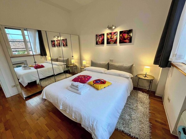 1 habitación, tabla de planchar con plancha, wifi y ropa de cama 