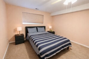 2 makuuhuonetta, silitysrauta/-lauta, ilmainen Wi-Fi, vuodevaatteet