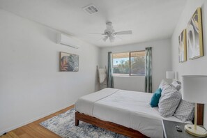 4 bedrooms, desk, iron/ironing board, travel crib