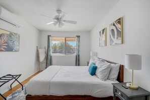 4 bedrooms, desk, iron/ironing board, travel cot