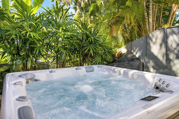 Bain à remous extérieur