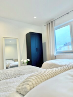 2 habitaciones, tabla de planchar con plancha, wifi y ropa de cama