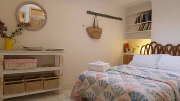 1 bedroom, bed sheets