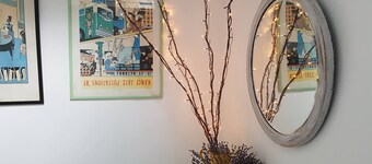 Flat One Harbour Street is a quaint first floor 1 bedroom apartment in the heart of Whitstable, only 90 paces to the sea.