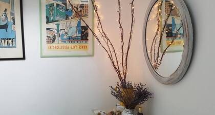 Flat One Harbour Street is a quaint first floor 1 bedroom apartment in the heart of Whitstable, only 90 paces to the sea.