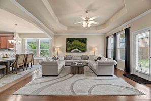 تلفزيون ذكي، ألعاب فيديو، مكتب، طابعة