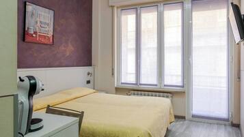1 slaapkamer, een laptopwerkplek, beddengoed
