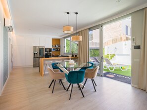 Chalet | Living room - Villa in Maspalomas With Private Heated Pool (San Bartolomé de Tirajana)