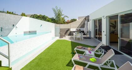 Villa in Maspalomas With Private Heated Pool