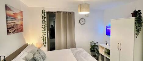 1 bedroom, iron/ironing board, WiFi, bed sheets