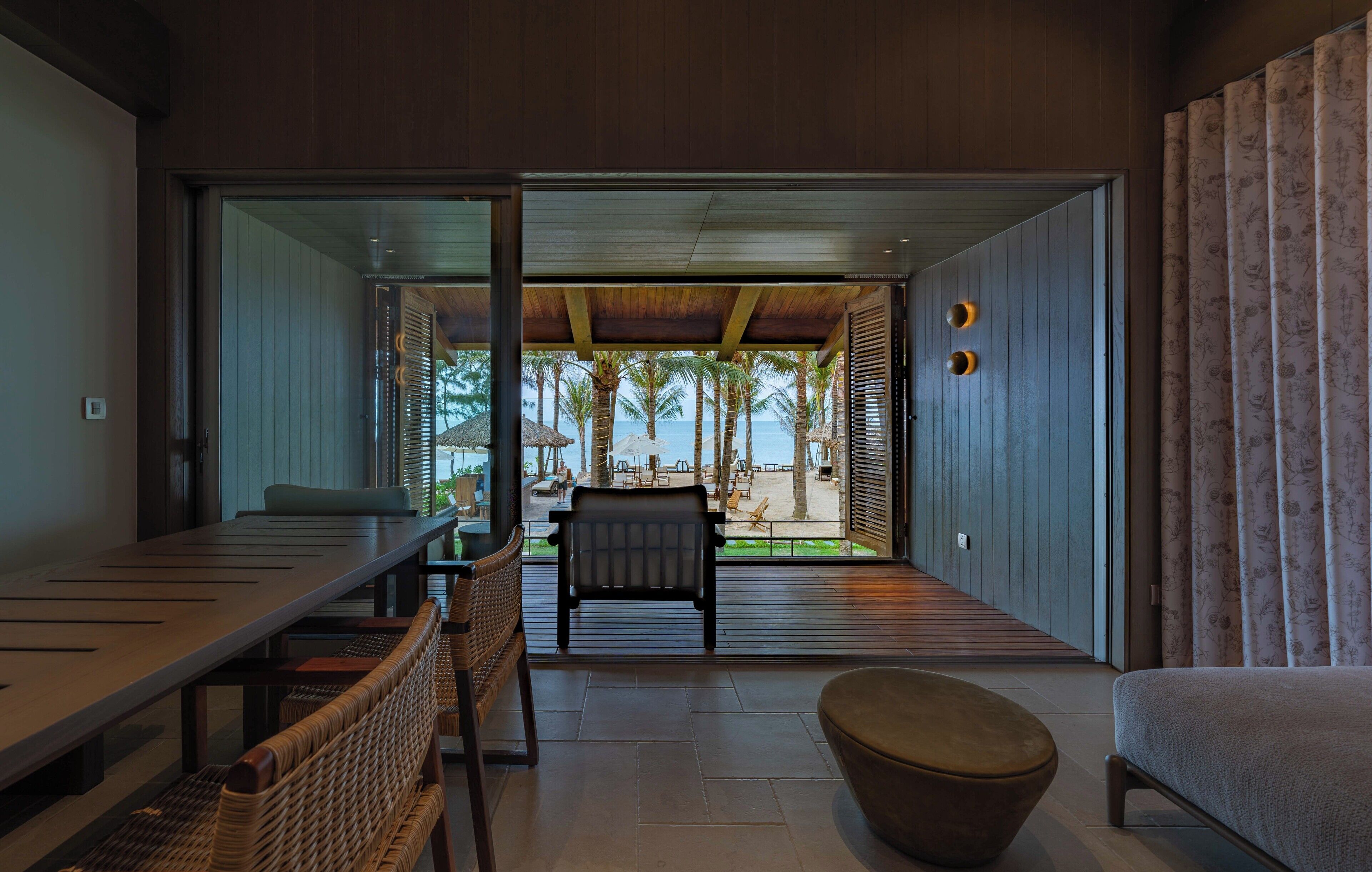 Family Suite, Sea View | Living area | 32-inch Smart TV with digital channels