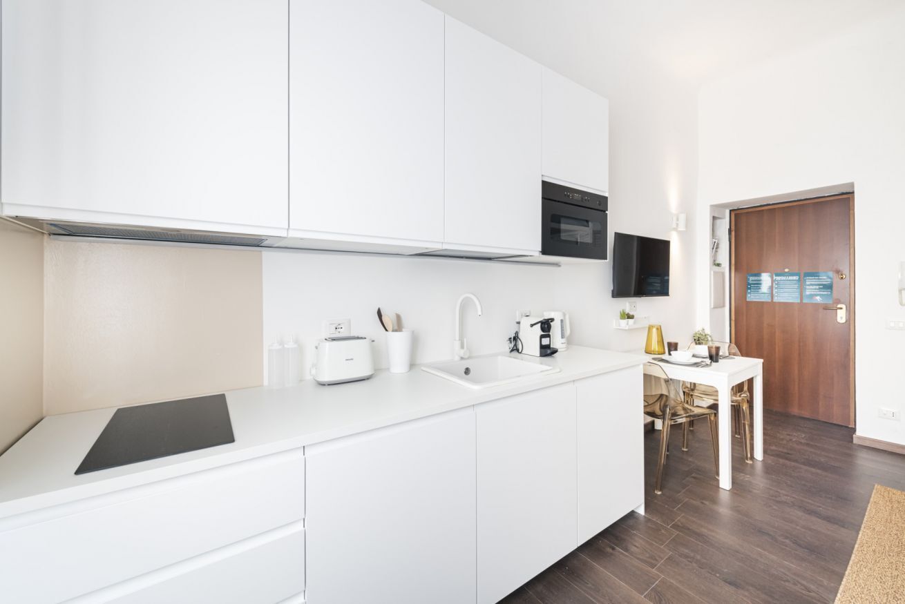 Kühlschrank, Mikrowelle, Herdplatte, Geschirrspüler