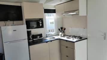 Fridge, microwave, coffee/tea maker, toaster