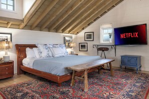 2 bedrooms, iron/ironing board, travel crib, free WiFi - Blue Heron Hideaway,  Mountain Views on 14 Acres (Whitefish)