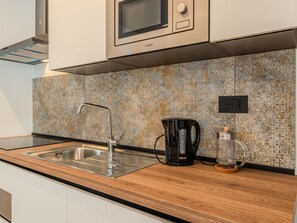 Mikrowelle, Ofen, Geschirrspüler, Toaster