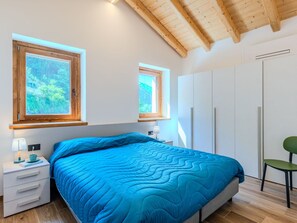 1 bedroom, travel cot, free WiFi - Cosy apartment for 4 people with WIFI, A/C, TV and balcony (Verceia)