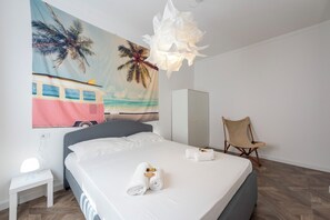 Apartment, 3 Bedrooms, Balcony, Partial Sea View