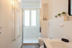 Apartment, 3 Bedrooms, Balcony, Partial Sea View | Bathroom | Bidet - Beautiful family flat with a Sea View (Rapallo)
