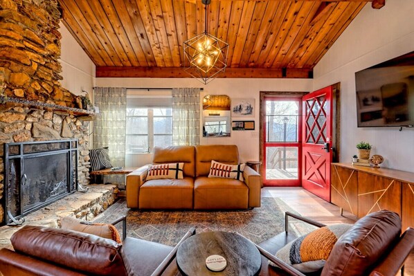 Smart TV, fireplace