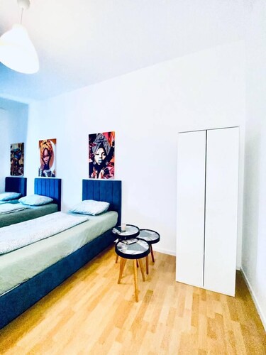 Spacious 4BR Apt Perfect for Groups