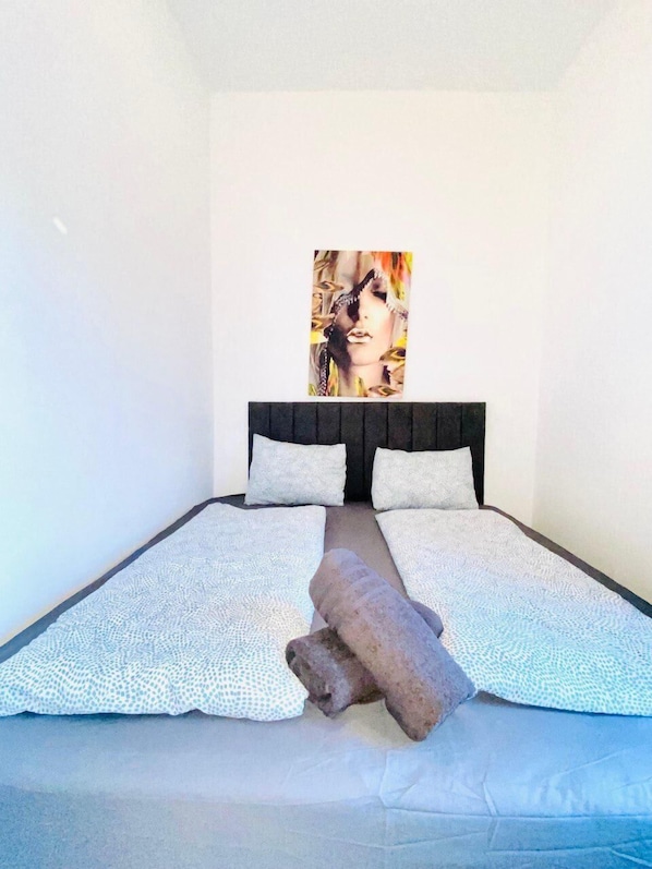 Basic Room | Iron/ironing board, free WiFi