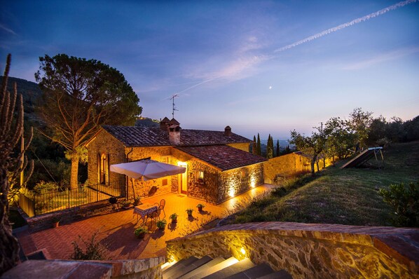 Terrace/patio - La Fonte, our quaint little west facing cottage for two people. (Cortona)