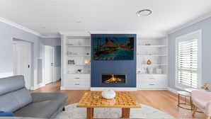 TV, offices - Lovely Laffing Waters - Modern + Peaceful with Gym (Laffing Waters)