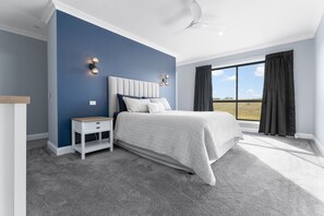 4 bedrooms, desk, iron/ironing board, WiFi